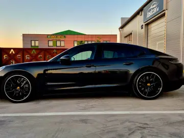 Porsche Panamera 4 E-Hybrid Platinum Edition