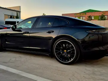 Porsche Panamera 4 E-Hybrid Platinum Edition