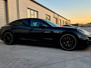 Porsche Panamera 4 E-Hybrid Platinum Edition