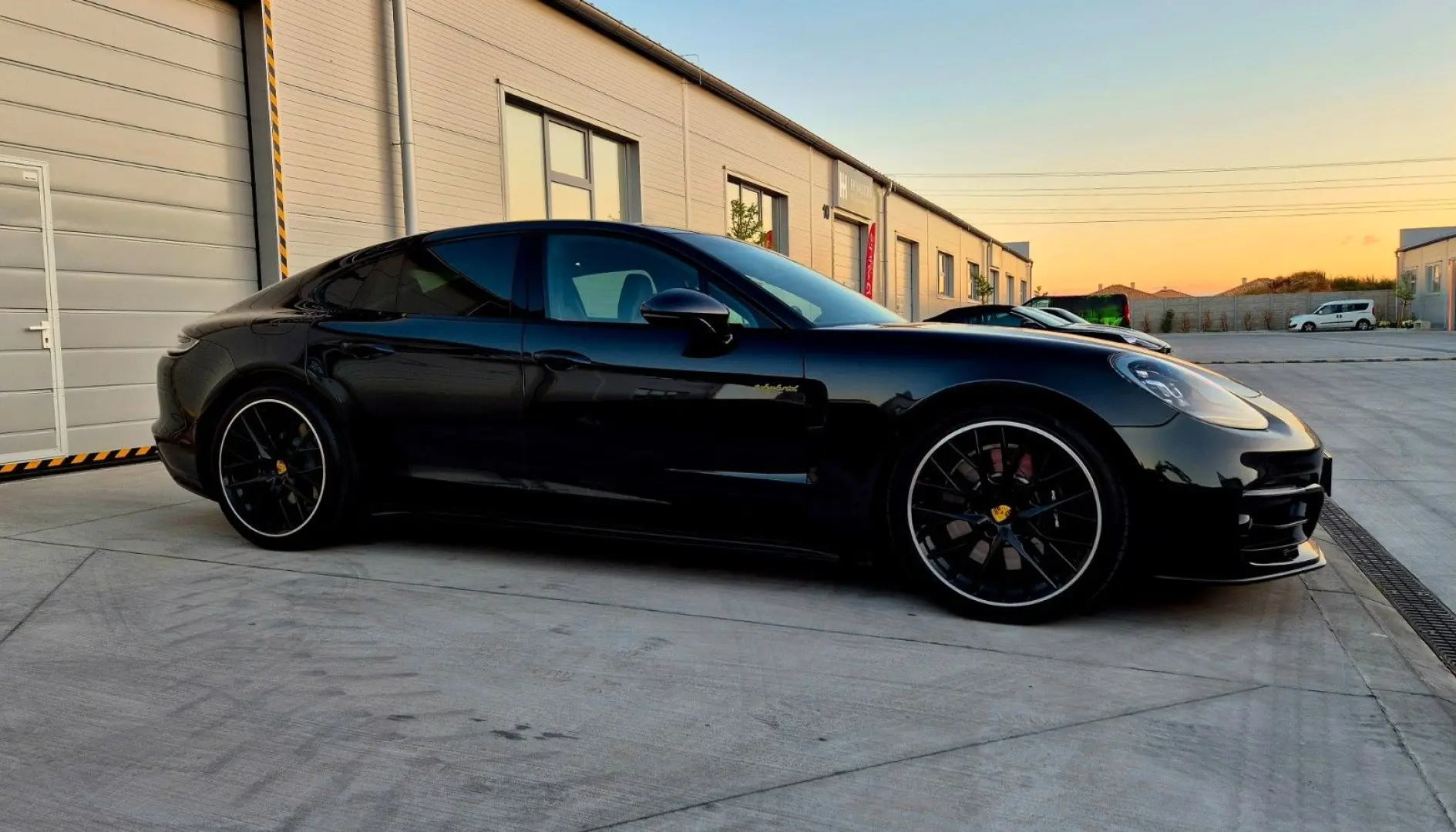 Porsche Panamera 4 E-Hybrid Platinum Edition