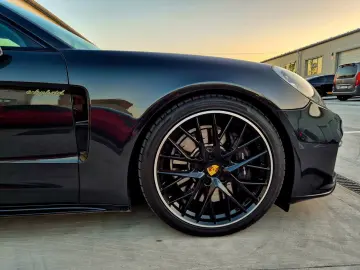Porsche Panamera 4 E-Hybrid Platinum Edition