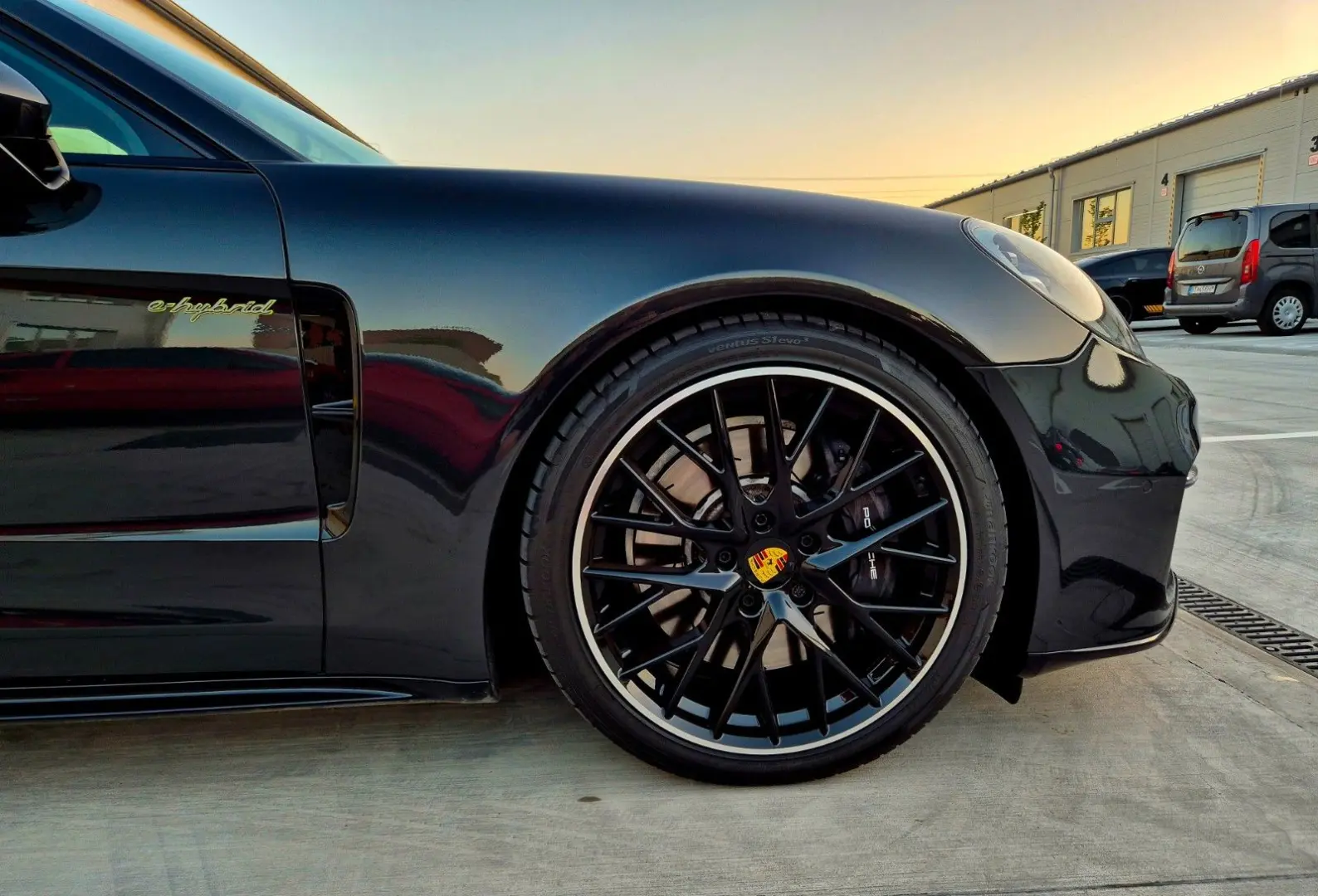 Porsche Panamera 4 E-Hybrid Platinum Edition