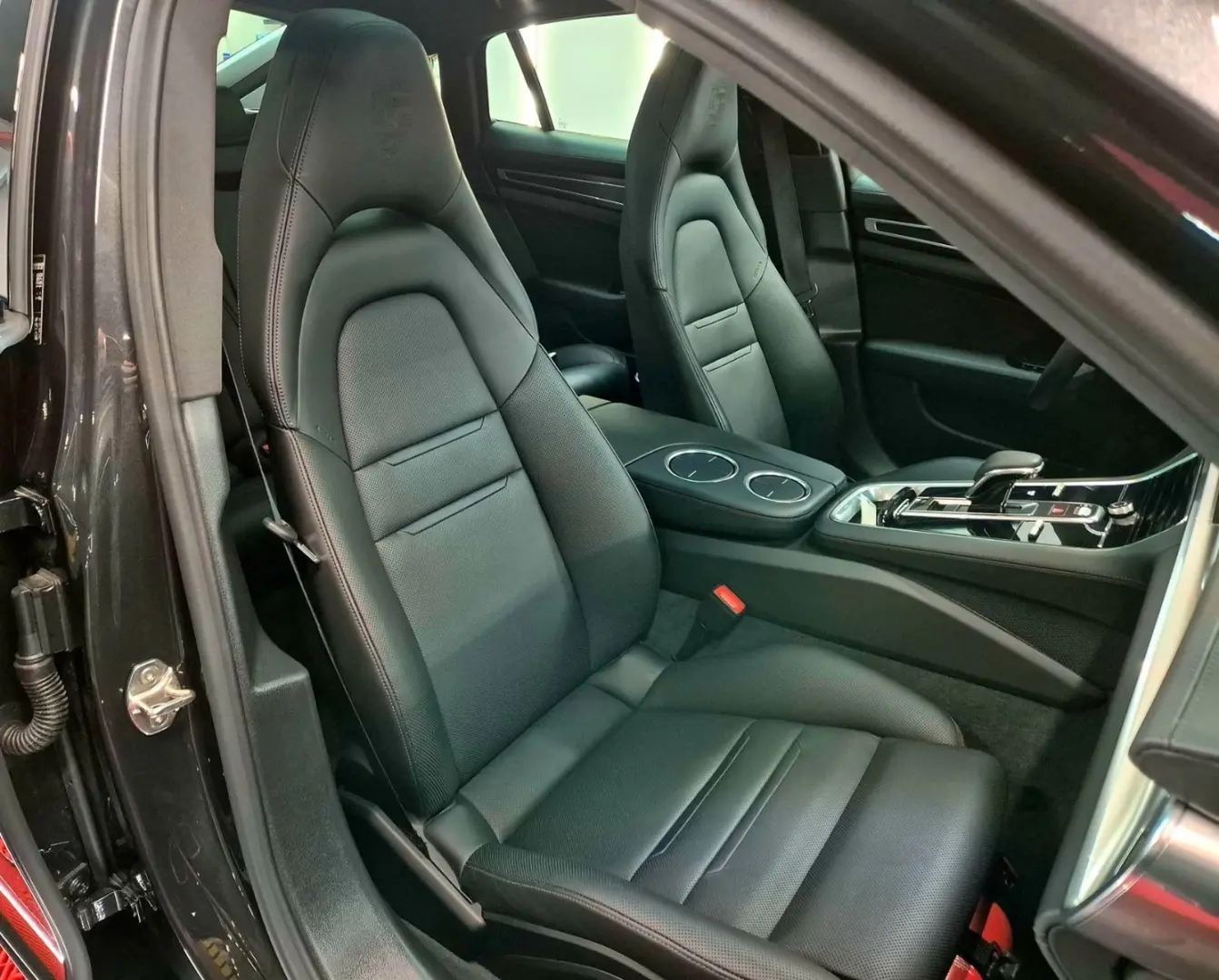 Porsche Panamera 4 E-Hybrid Platinum Edition