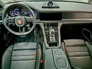 Porsche Panamera 4 E-Hybrid Platinum Edition