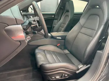 Porsche Panamera 4 E-Hybrid Platinum Edition