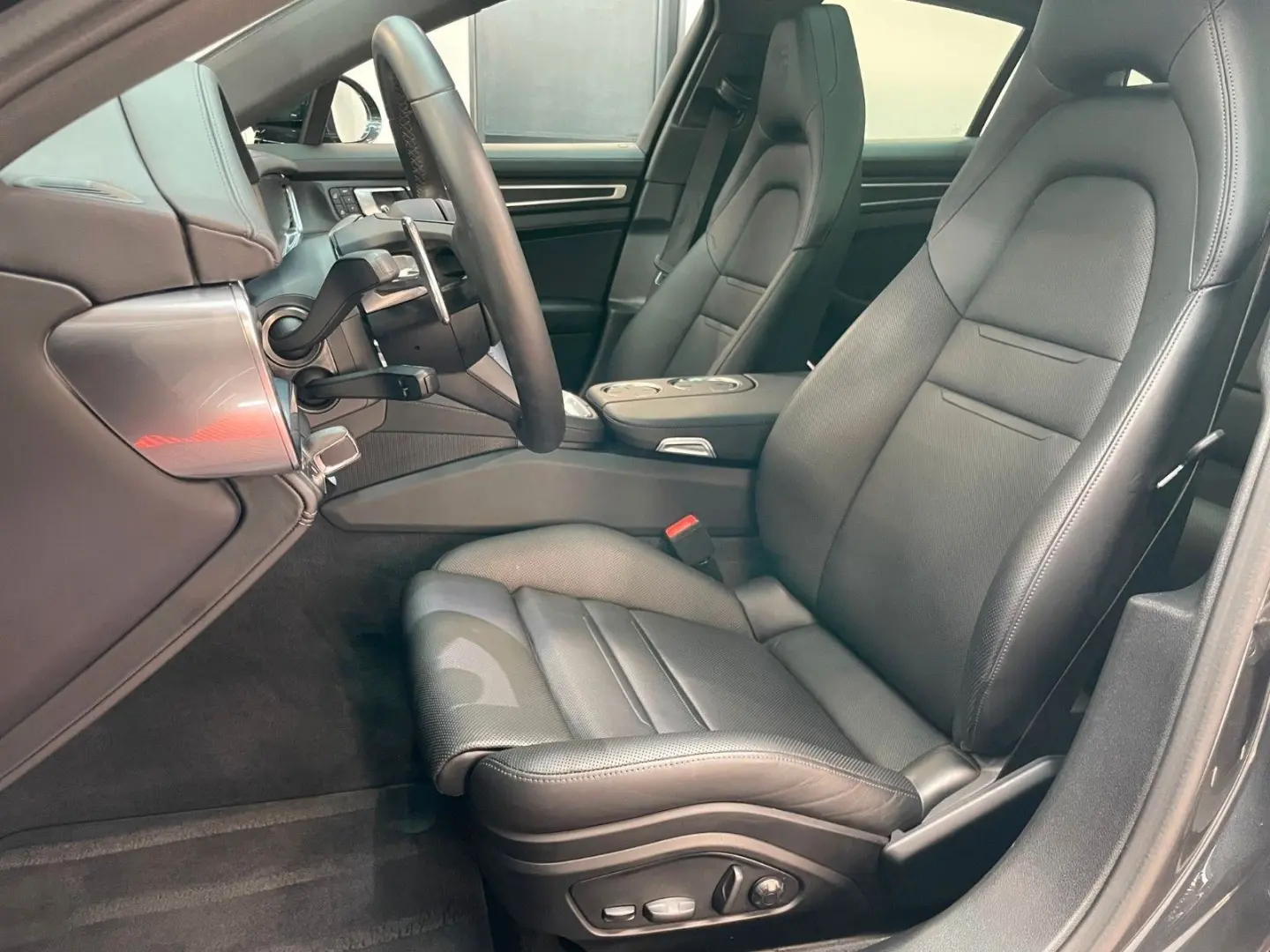 Porsche Panamera 4 E-Hybrid Platinum Edition