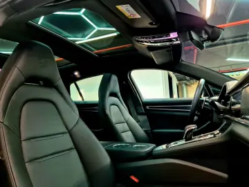 Porsche Panamera 4 E-Hybrid Platinum Edition