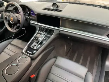 Porsche Panamera 4 E-Hybrid Platinum Edition