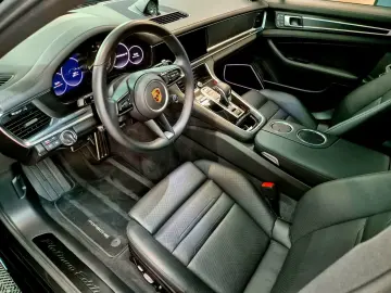 Porsche Panamera 4 E-Hybrid Platinum Edition