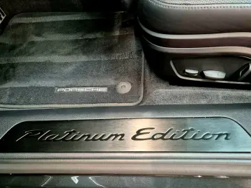Porsche Panamera 4 E-Hybrid Platinum Edition