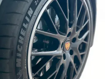 Porsche Panamera Turbo S E-Hybrid Burmester