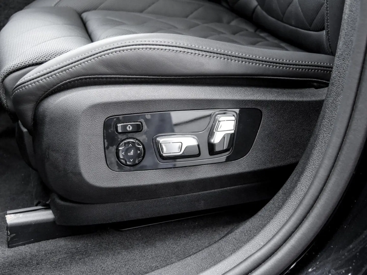 X6 xDrive40d H/K+PANO+DA PROF+AHK+STANDHZG