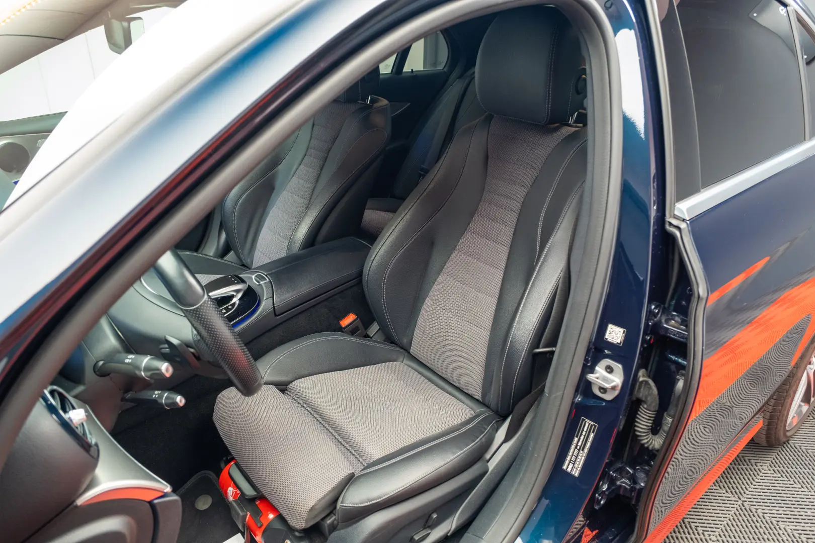 Mercedes Benz E200