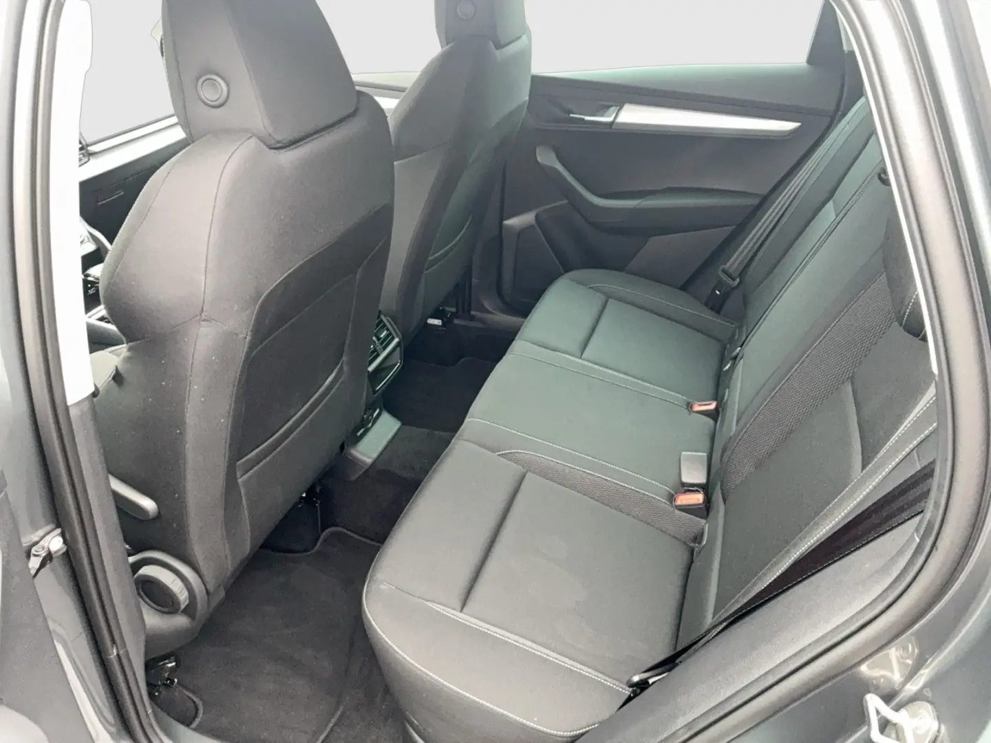 Skoda Karoq 1.5 TSI DSG Selection  LED Navi ACC Kamera