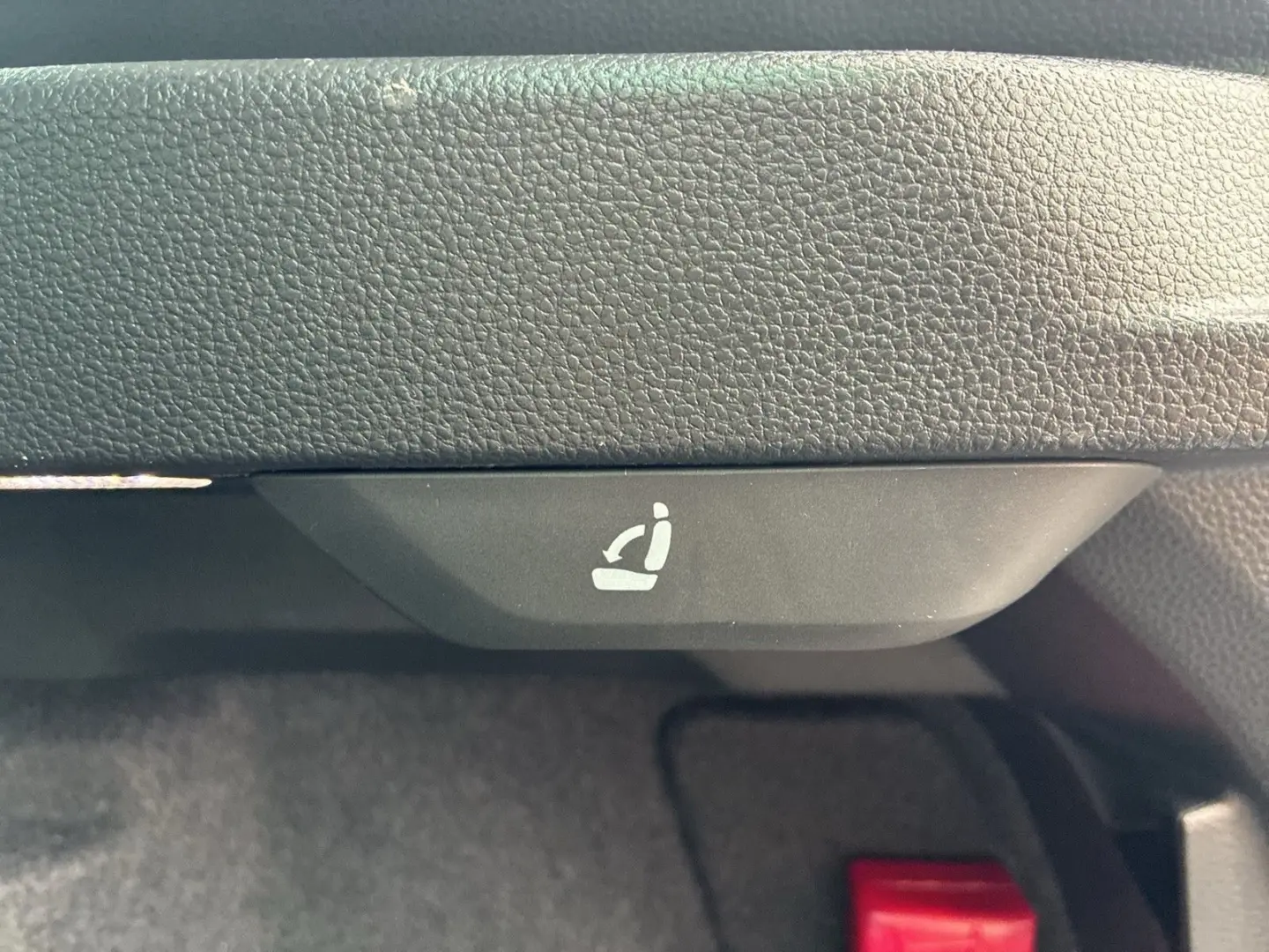Skoda Karoq 1.5 TSI DSG Selection  LED Navi ACC Kamera
