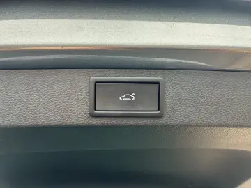 Skoda Karoq 1.5 TSI DSG Selection  LED Navi ACC Kamera