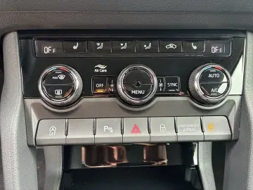 Skoda Karoq 1.5 TSI DSG Selection  LED Navi ACC Kamera