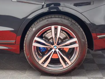 BMW X7 xDrive 40i Pano H&K R21