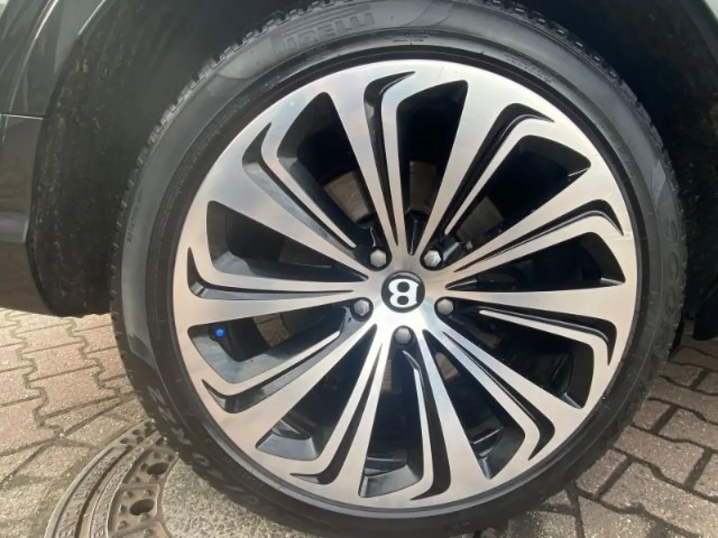 Bentley Bentayga Mulliner First Edition 22°Naim Airmatic