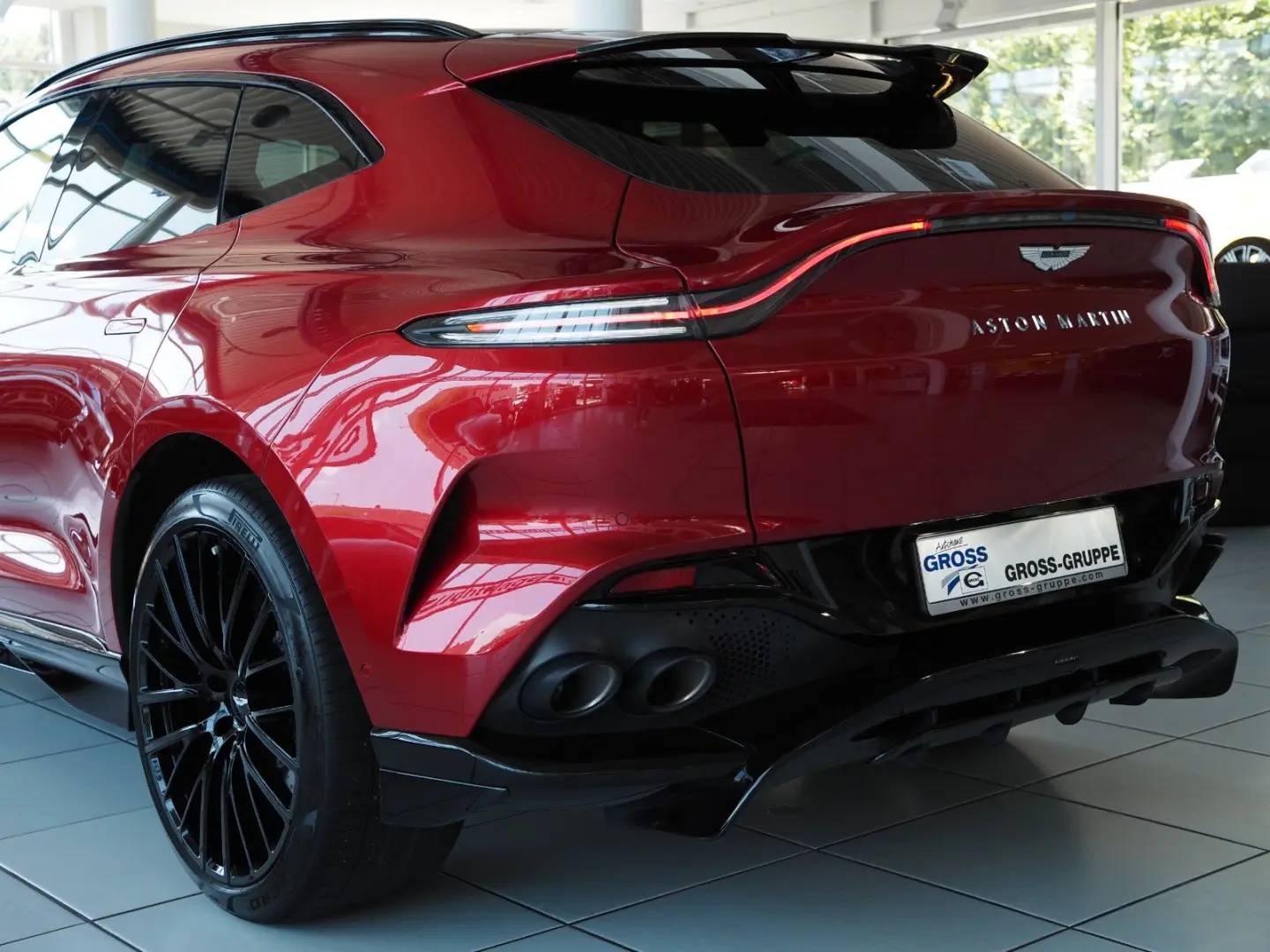 Aston Martin DBX707 4.0 V8  Q-Edition