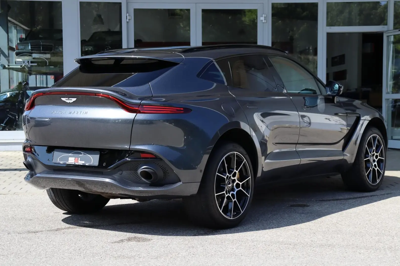 Aston Martin DBX
