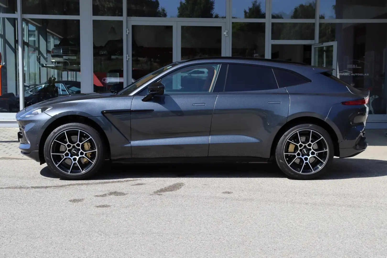 Aston Martin DBX
