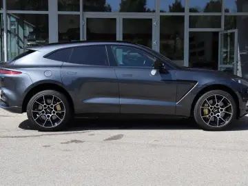Aston Martin DBX
