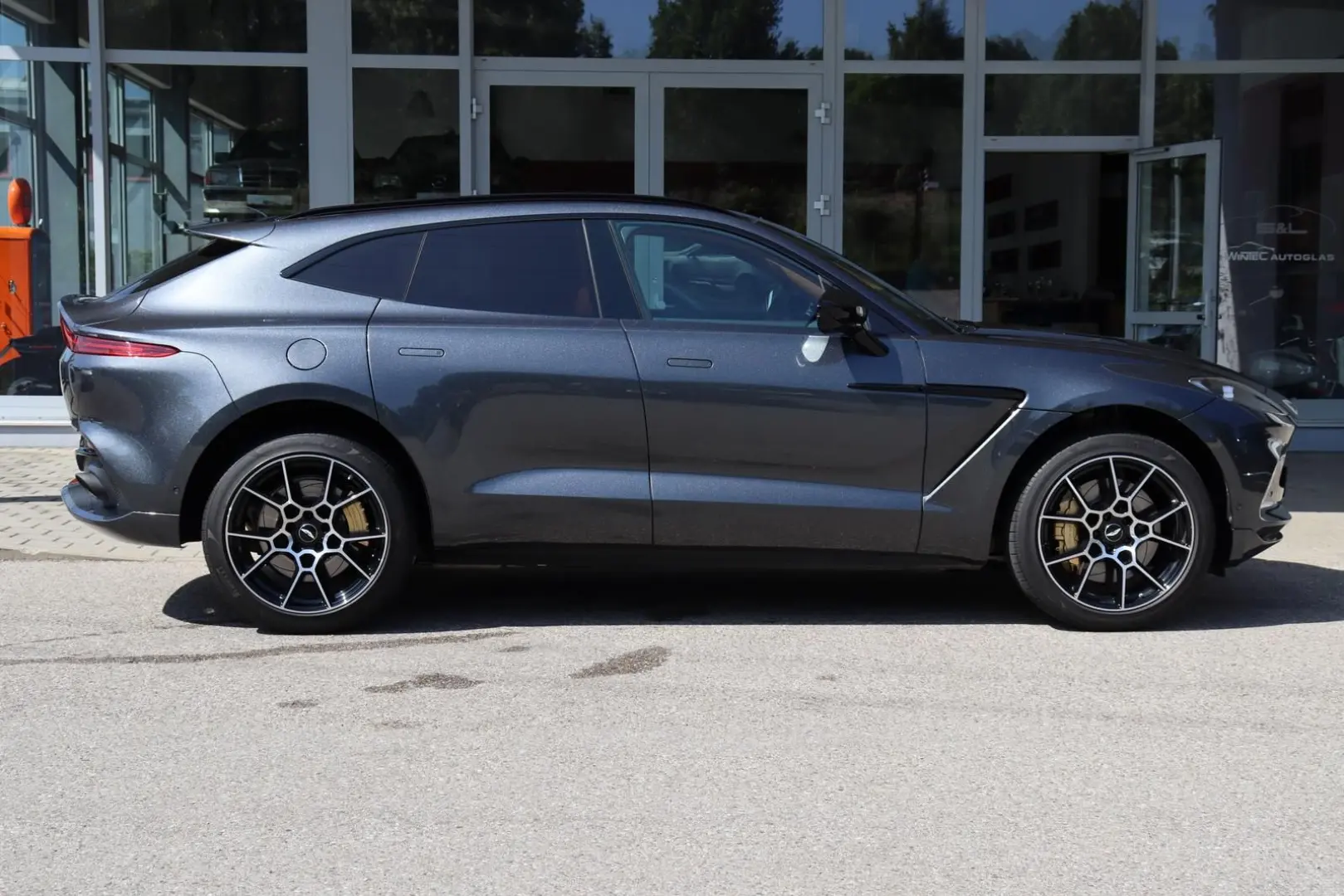Aston Martin DBX