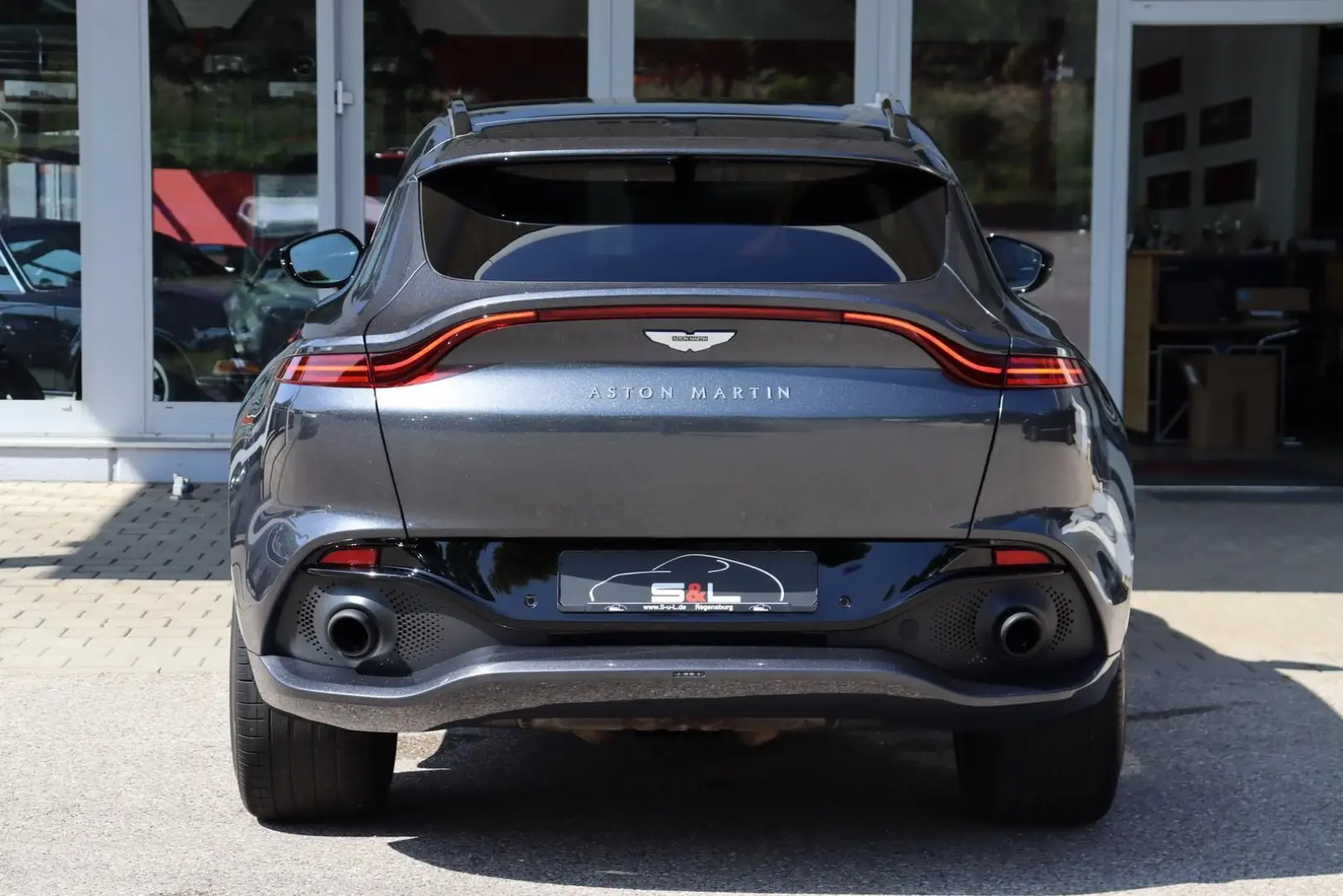 Aston Martin DBX