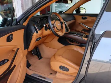 Aston Martin DBX