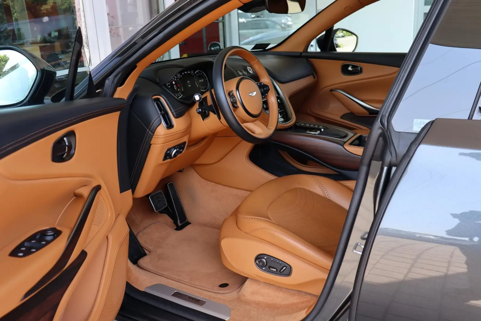Aston Martin DBX