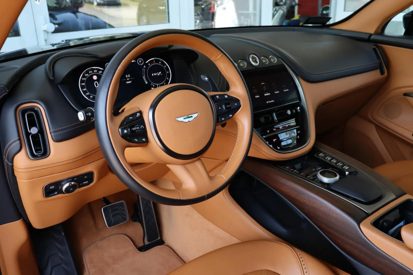 Aston Martin DBX