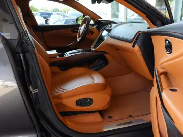 Aston Martin DBX
