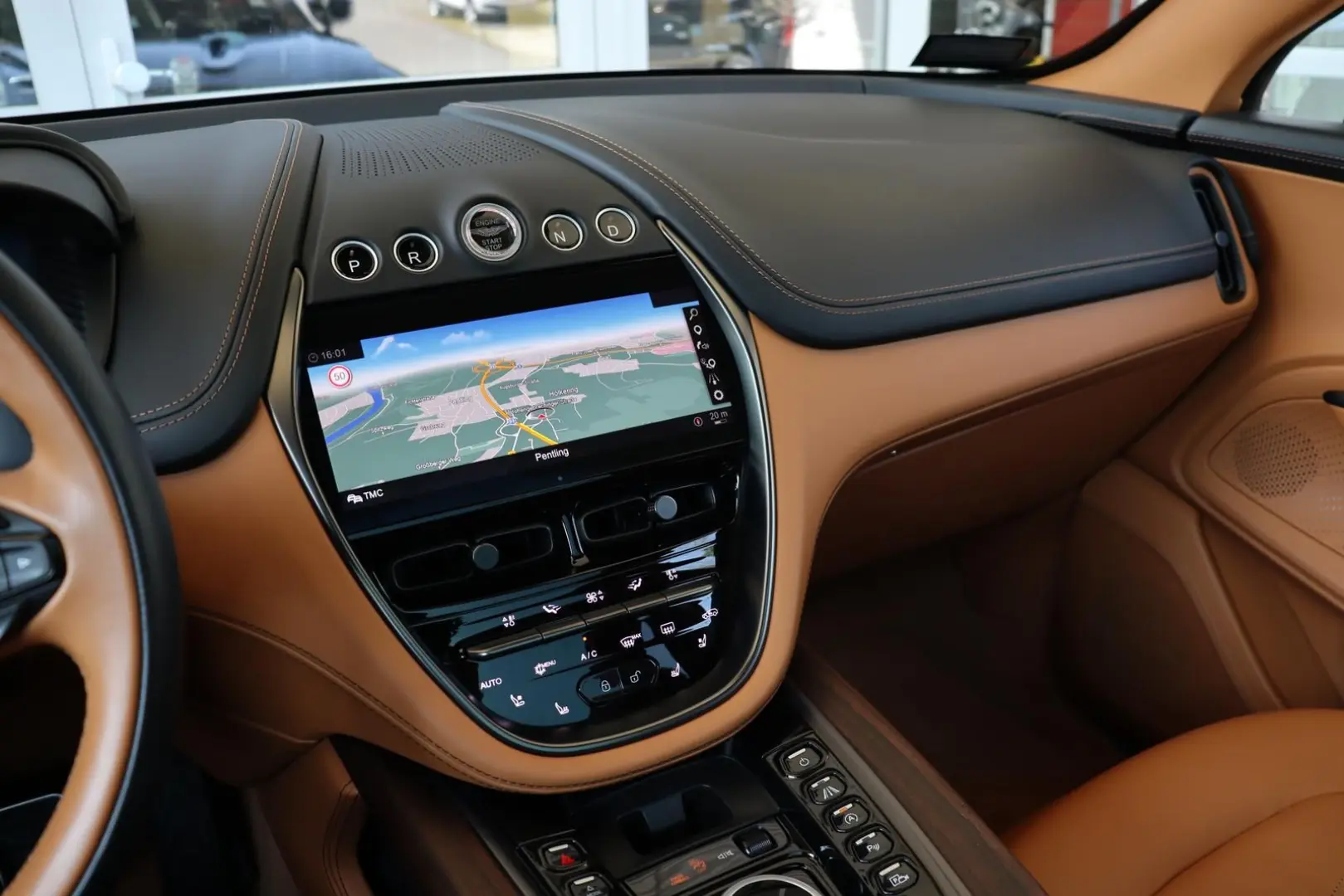 Aston Martin DBX