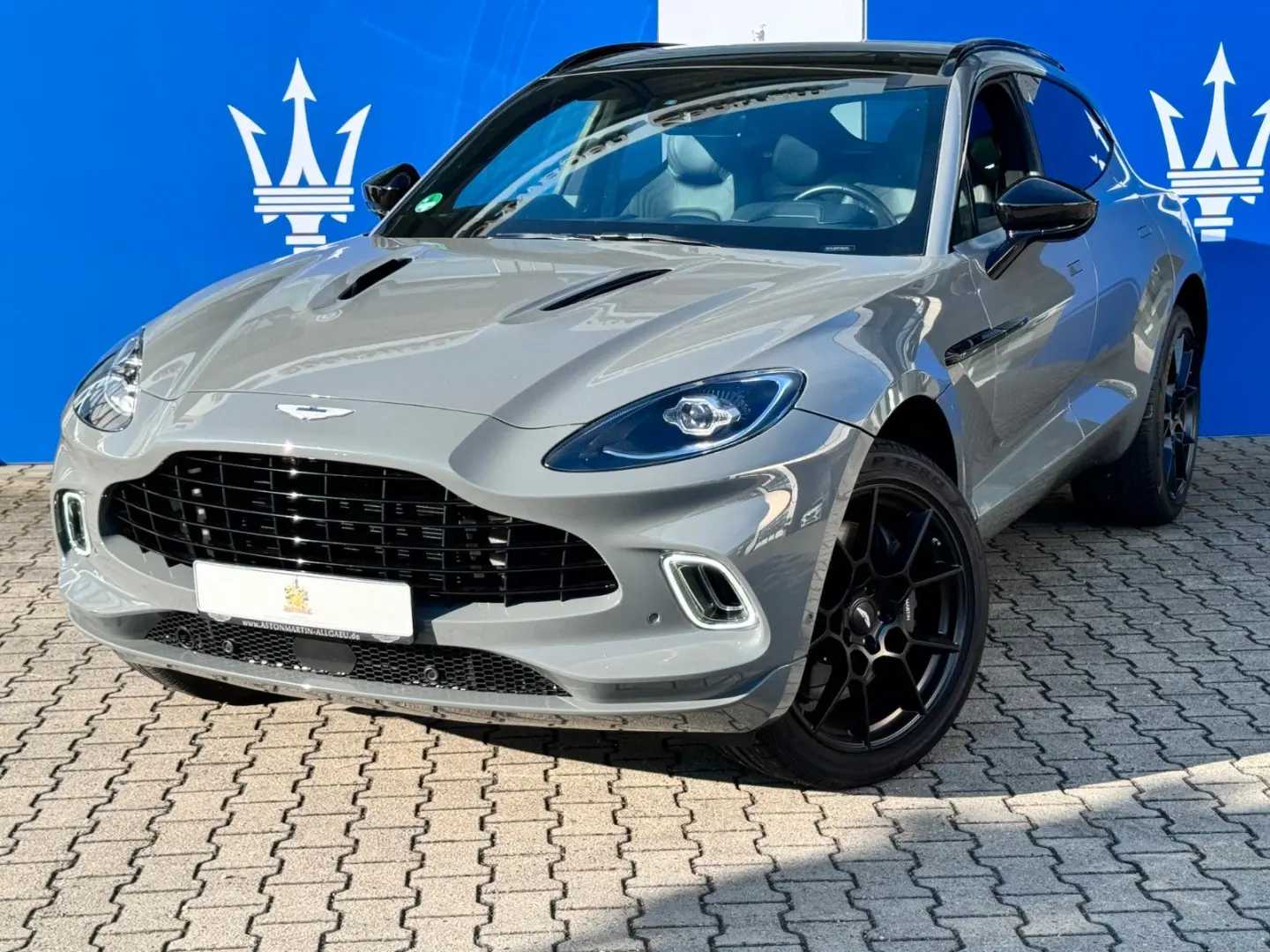 Aston Martin DBX V8/
