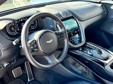 Aston Martin DBX V8/