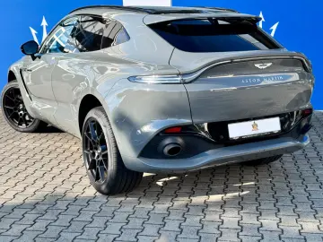 Aston Martin DBX V8/