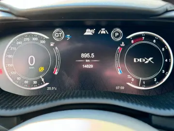 Aston Martin DBX V8/