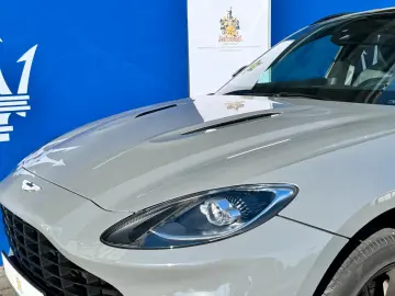 Aston Martin DBX V8/