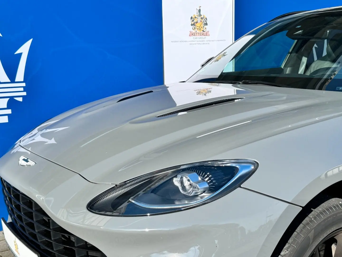 Aston Martin DBX V8/