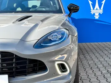 Aston Martin DBX V8/