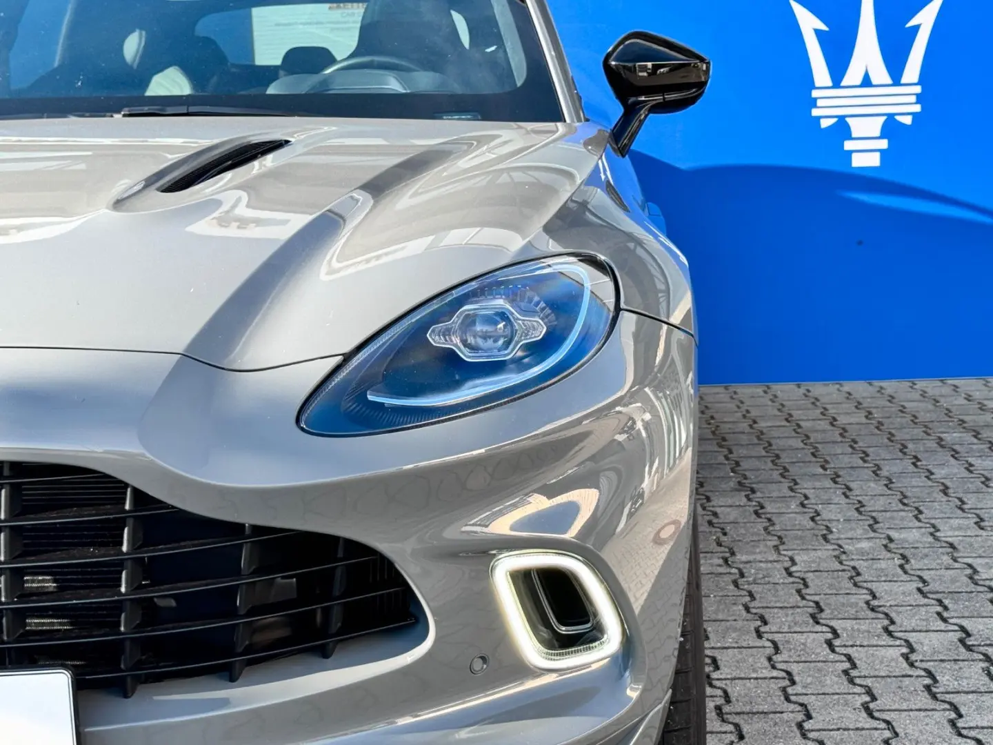 Aston Martin DBX V8/