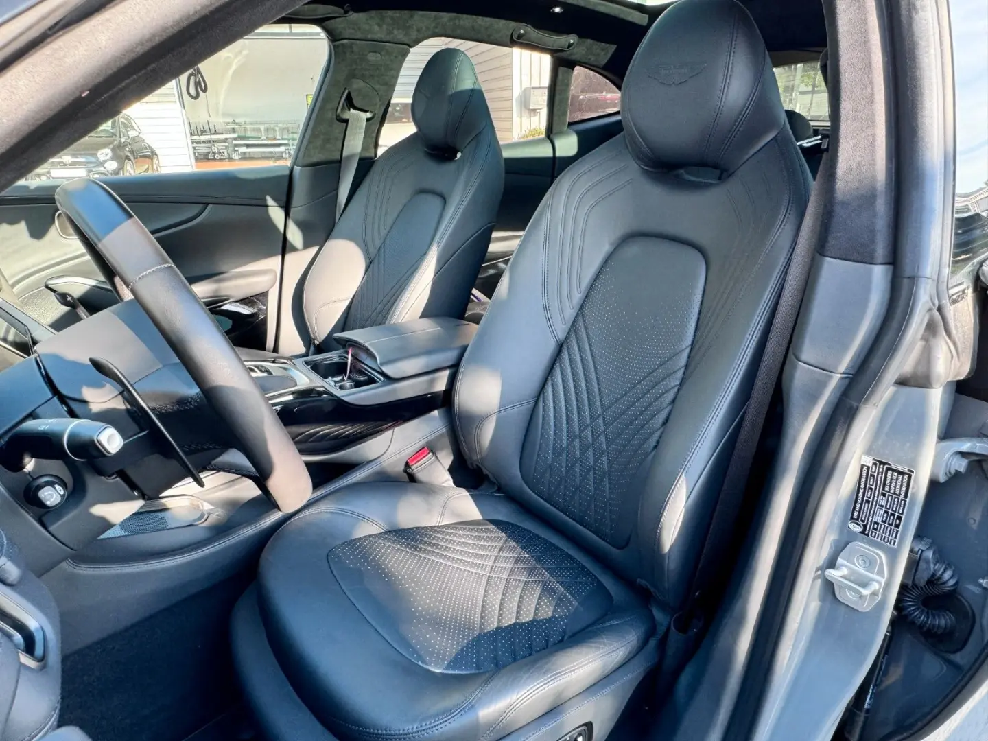 Aston Martin DBX V8/