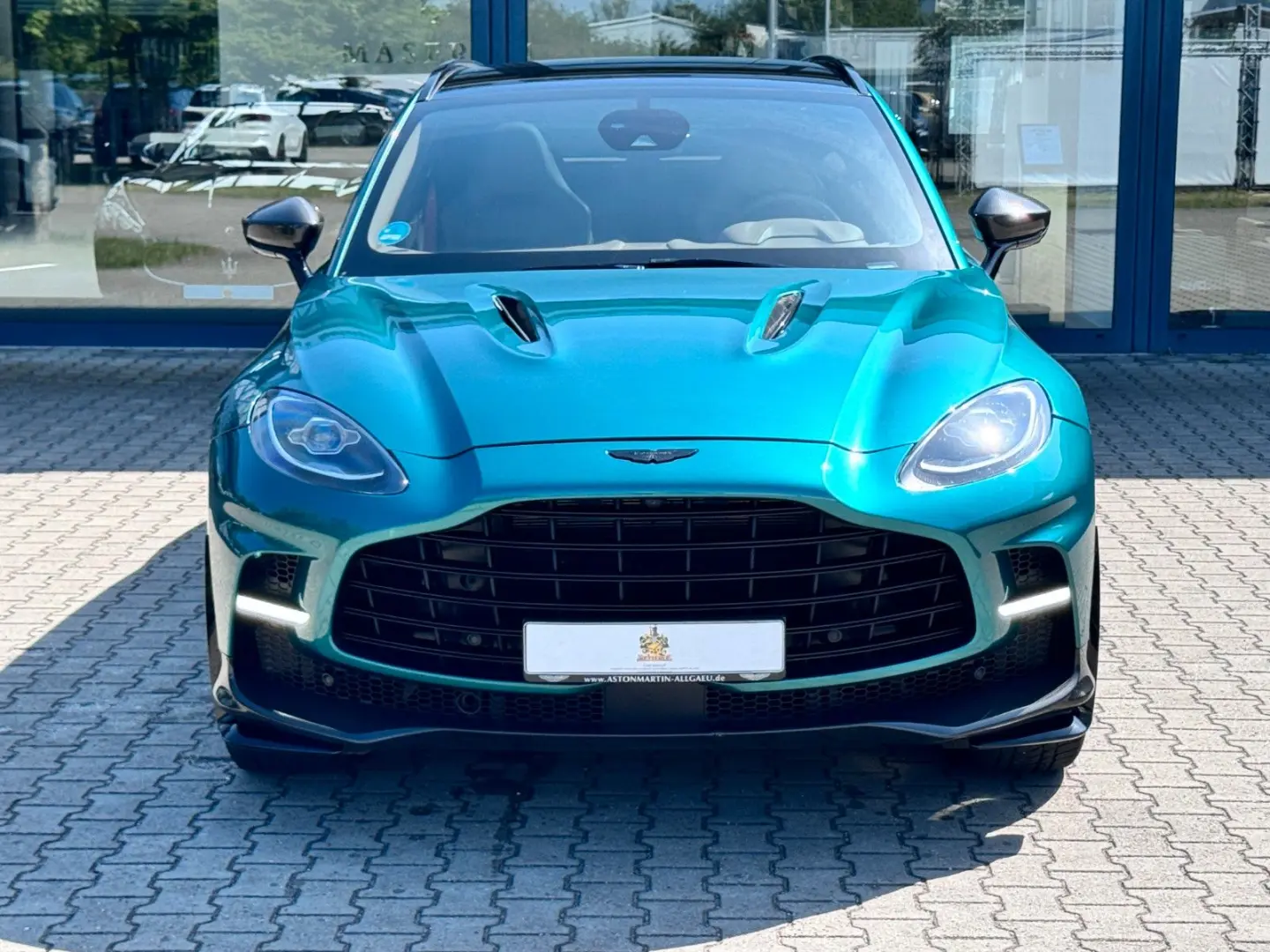 Aston Martin DBX707/
