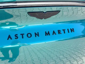 Aston Martin DBX707/