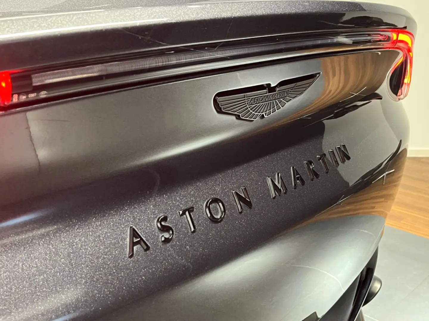 Aston Martin DBX 707 - Xenon Grey - 23 Zoll
