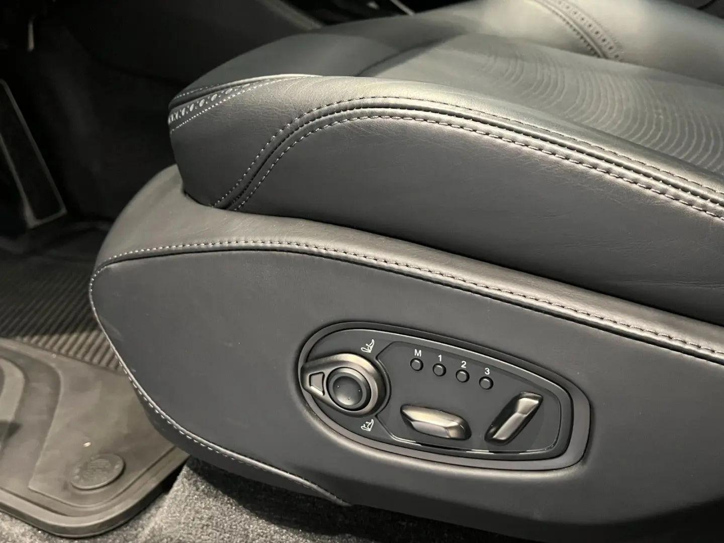 Aston Martin DBX 707 - Xenon Grey - 23 Zoll