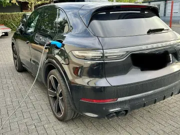 Porsche Cayenne E-Hybrid Sport Design + Chrono