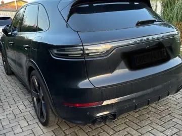 Porsche Cayenne E-Hybrid Sport Design + Chrono