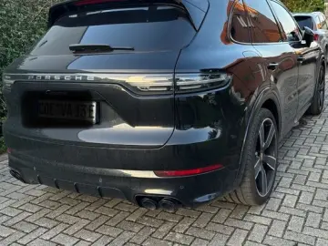 Porsche Cayenne E-Hybrid Sport Design + Chrono